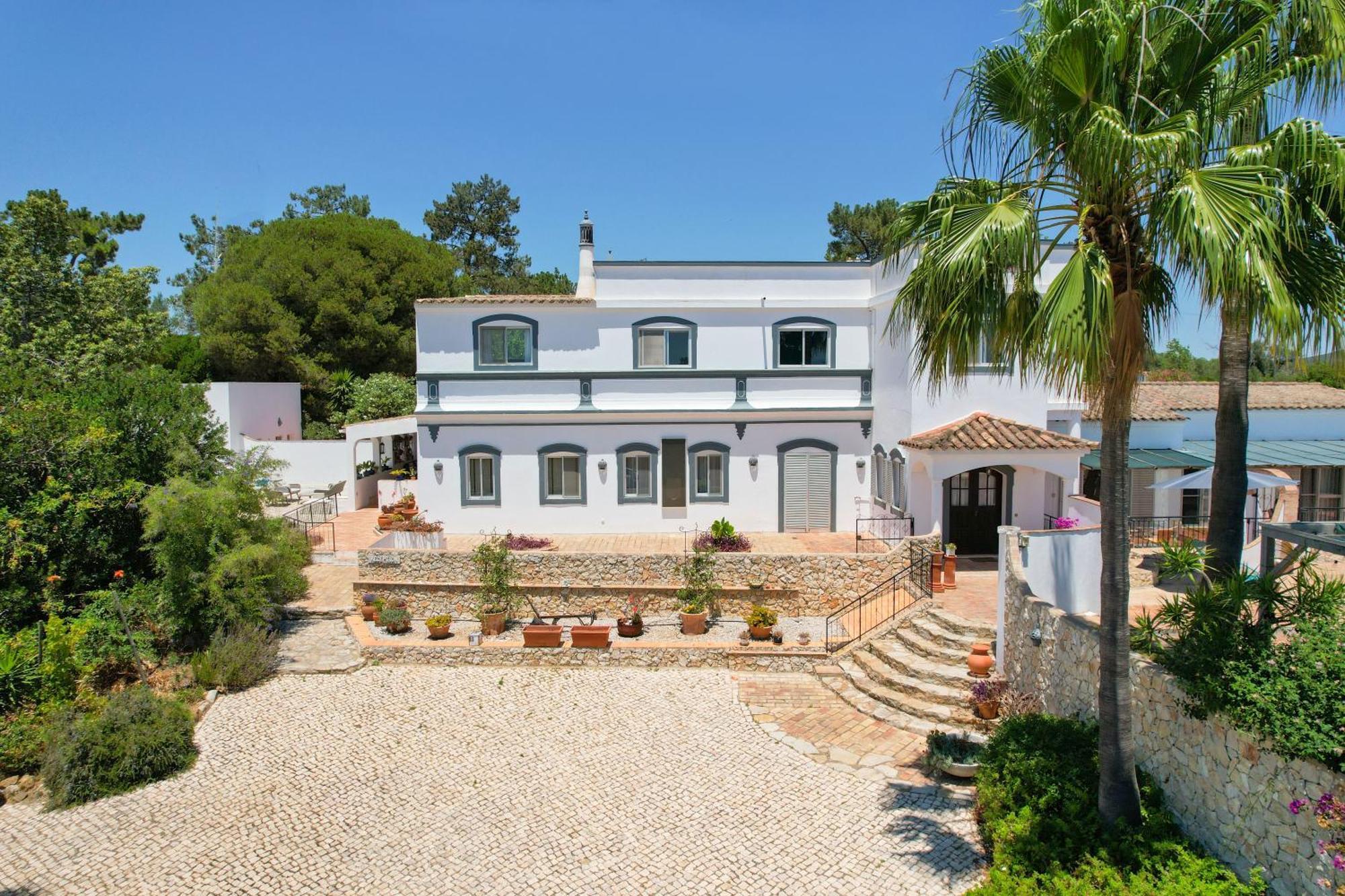 مونكاراباشو The Lemon Tree Villa المظهر الخارجي الصورة